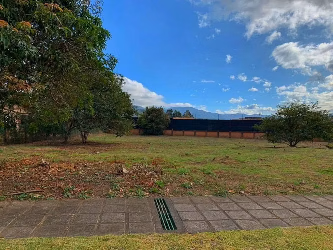 VENDO LOTE ESQUINERO PLANO CON VISTA – ROBLE SABANA, CURRIDABAT