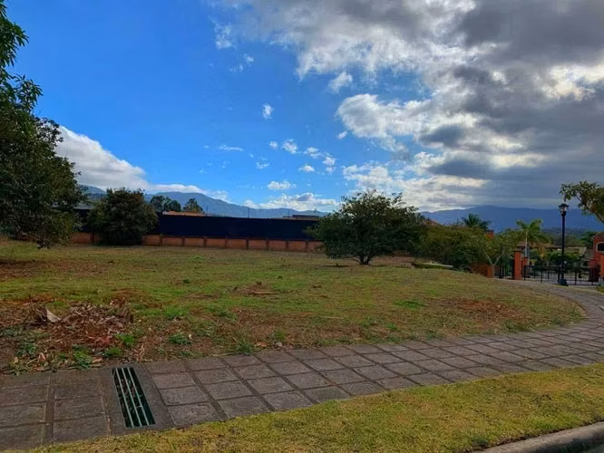VENDO LOTE ESQUINERO PLANO CON VISTA – ROBLE SABANA, CURRIDABAT