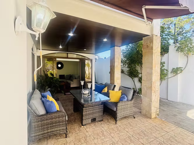Rebajado. Venta o alquiler de casa con piscina, en residencial exclusivo, en Santa Ana, Piedades.