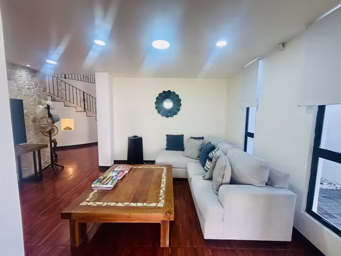 Rebajado. Venta o alquiler de casa con piscina, en residencial exclusivo, en Santa Ana, Piedades.