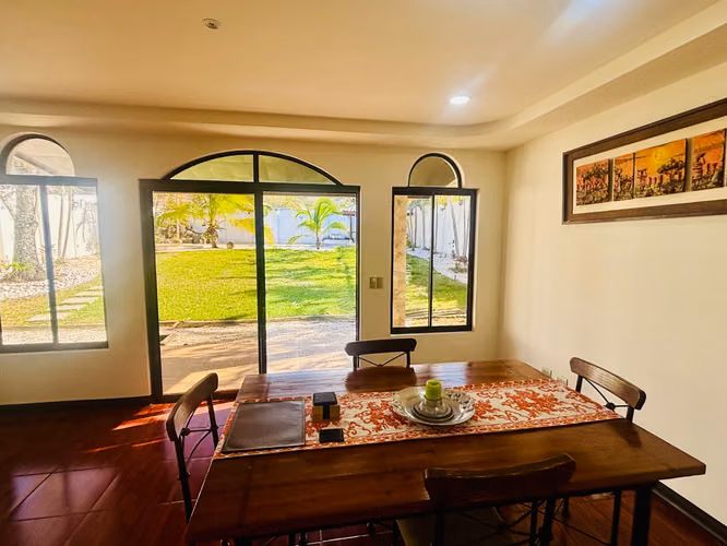 Exclusiva casa esquinera con piscina en residencial de lujo en Piedades, Santa Ana. Precio de oportunidad. - Imagen 7