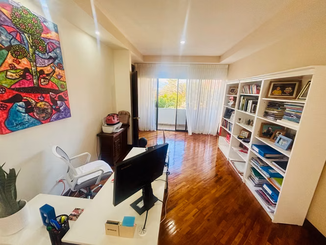 Exclusiva casa esquinera con piscina en residencial de lujo en Piedades, Santa Ana. Precio de oportunidad. - Imagen 14