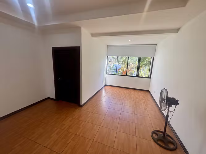 Rebajado. Venta o alquiler de casa con piscina, en residencial exclusivo, en Santa Ana, Piedades.