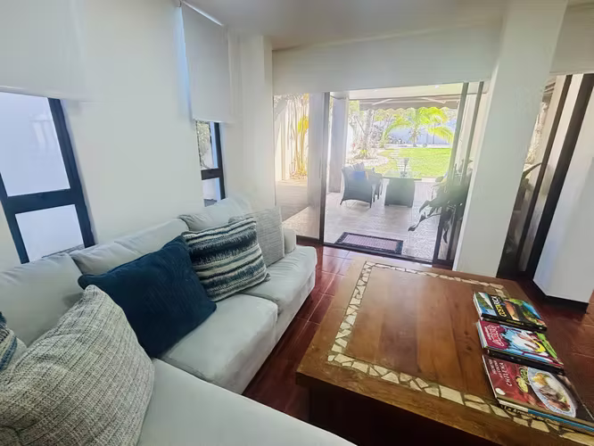 Rebajado. Venta o alquiler de casa con piscina, en residencial exclusivo, en Santa Ana, Piedades.