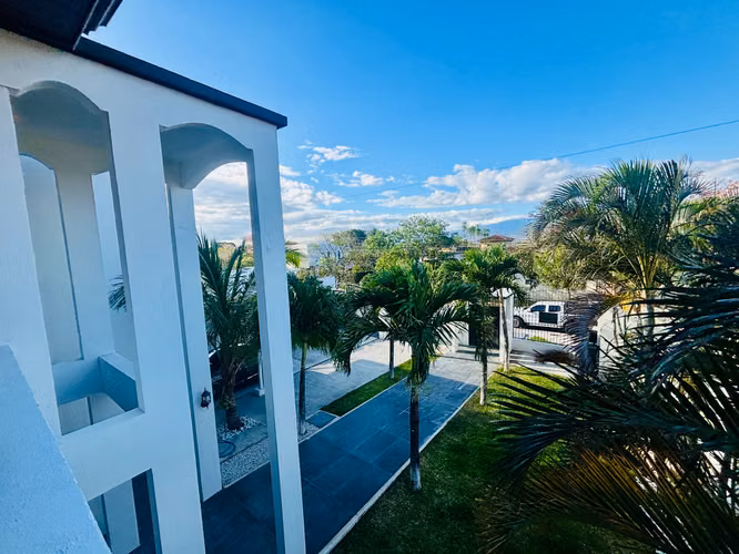 Exclusiva casa esquinera con piscina en residencial de lujo en Piedades, Santa Ana. Precio de oportunidad. - Imagen 18