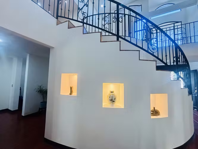 Rebajado. Venta o alquiler de casa con piscina, en residencial exclusivo, en Santa Ana, Piedades.