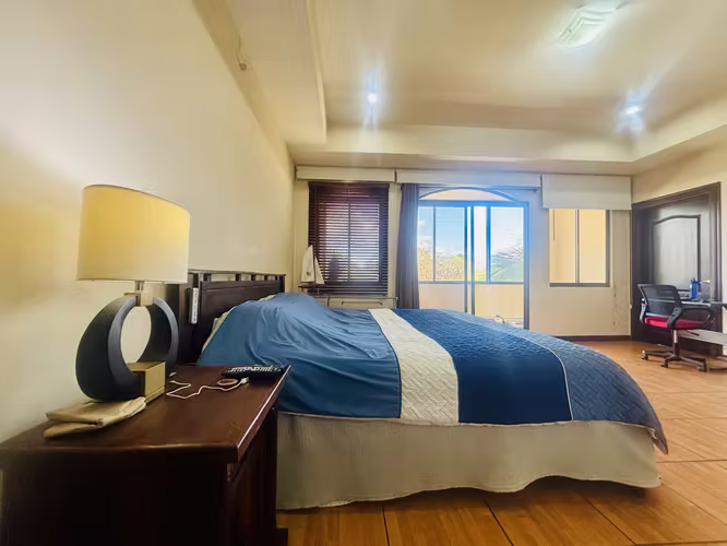Rebajado. Venta o alquiler de casa con piscina, en residencial exclusivo, en Santa Ana, Piedades.