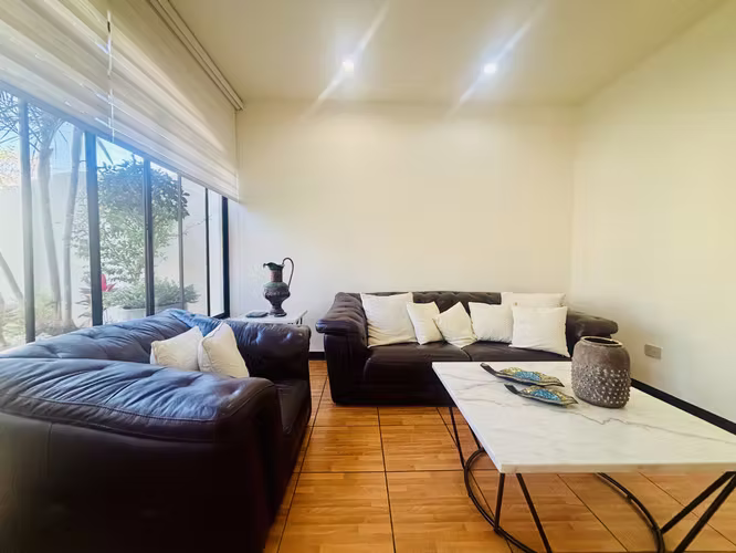 Rebajado. Venta o alquiler de casa con piscina, en residencial exclusivo, en Santa Ana, Piedades.
