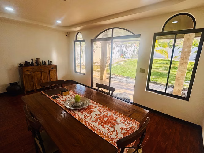 Exclusiva casa esquinera con piscina en residencial de lujo en Piedades, Santa Ana. Precio de oportunidad. - Imagen 8