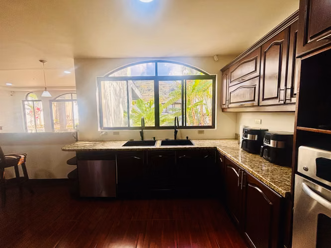 Exclusiva casa esquinera con piscina en residencial de lujo en Piedades, Santa Ana. Precio de oportunidad. - Imagen 6