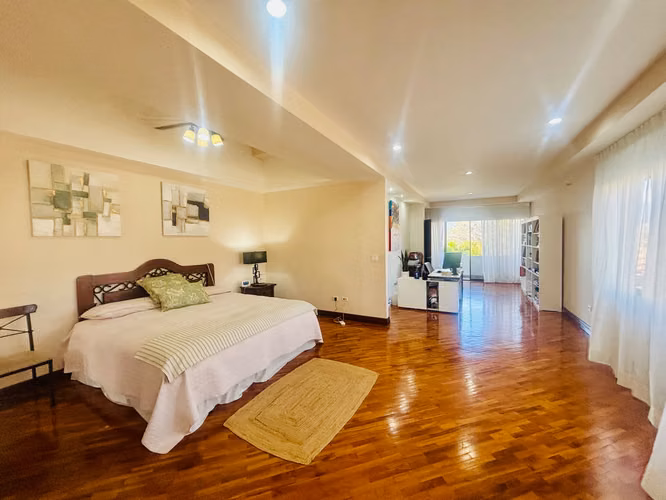 Exclusiva casa esquinera con piscina en residencial de lujo en Piedades, Santa Ana. Precio de oportunidad. - Imagen 15