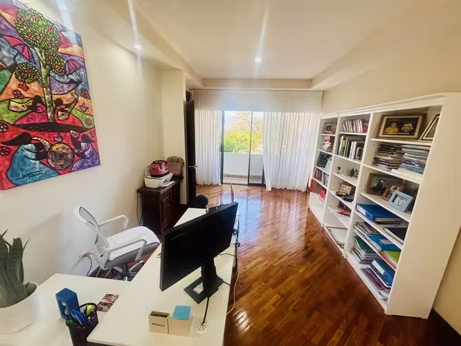 Rebajado. Venta o alquiler de casa con piscina, en residencial exclusivo, en Santa Ana, Piedades.