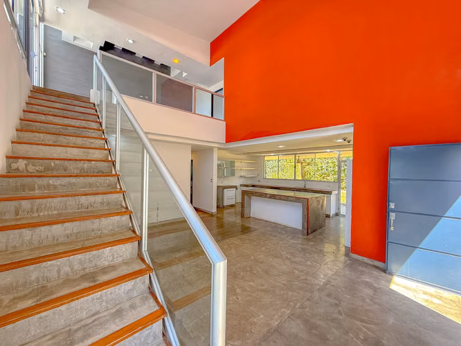 Hermosa Casa de 2 Niveles en Turrucares