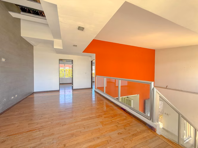 Hermosa Casa de 2 Niveles en Turrucares