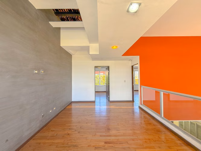 Hermosa Casa de 2 Niveles en Turrucares