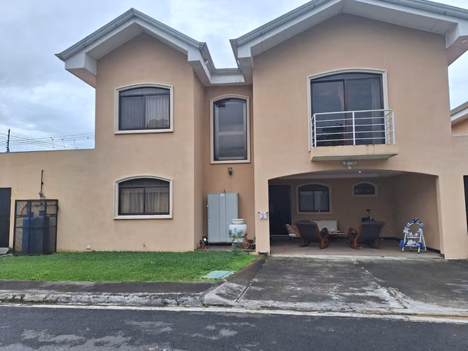 VENTA DE CONDOMINIO 3 CASAS COSTA RICA SAN JOSE CURRIDABAT.