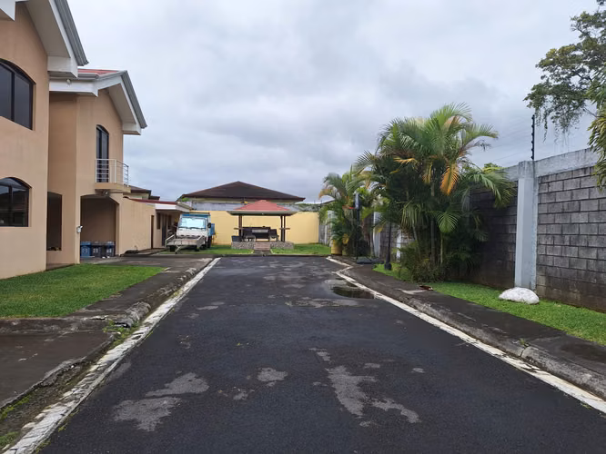 VENTA DE CONDOMINIO 3 CASAS COSTA RICA SAN JOSE CURRIDABAT. - Imagen 3