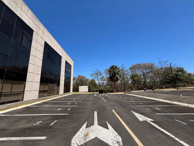 ALQUILER DE OFICINAS EN EDIFICIO CORPORATIVO - ESCAZU
