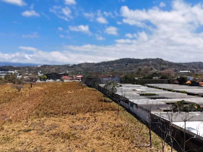 VENTA DE LOTE CON UBICACIÓN EXCLUSIVA EN LINDORA PERFECTO PARA DESARROLLO - Imagen 7
