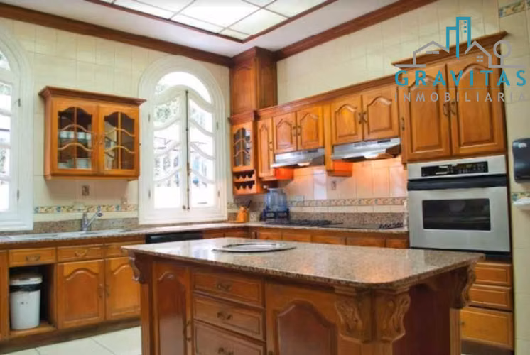 Venta de casa de lujo en San Pedro | 1360 m2 | Diseño Neoclásico | F 537