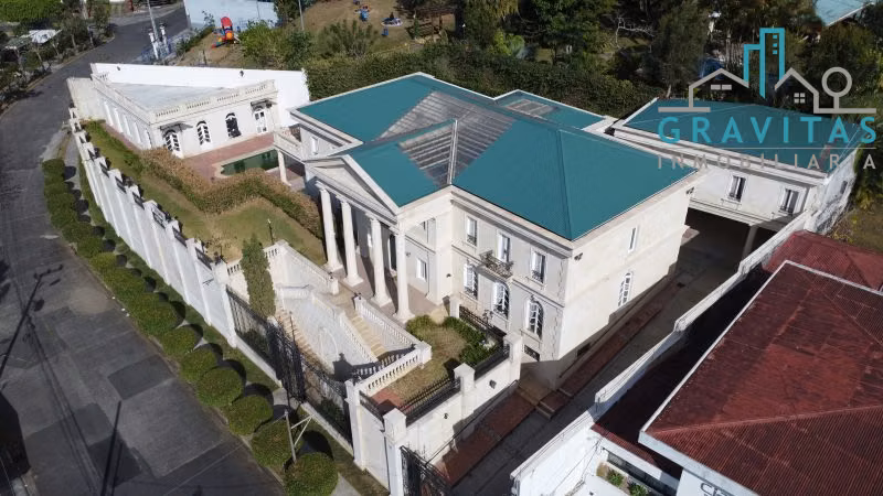 Venta de casa de lujo en San Pedro | 1360 m2 | Diseño Neoclásico | F 537