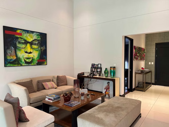 VENTA DE CASA EN SANTA ANA CON JARDINES Y ESPACIOS AMPLIOS