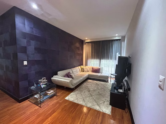 VENTA DE CASA EN SANTA ANA CON JARDINES Y ESPACIOS AMPLIOS