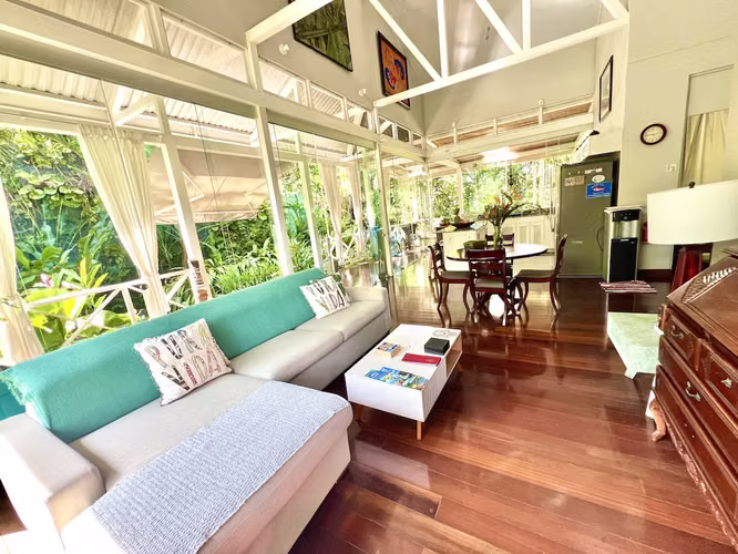 FRENTE A LA PLAYA: Casa de 2 cuartos + casa de huéspedes, Cocles