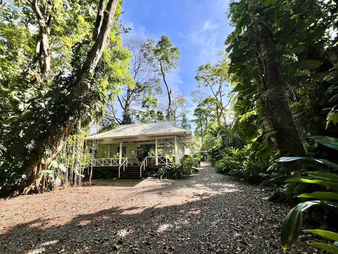 FRENTE A LA PLAYA: Casa de 2 cuartos + casa de huéspedes, Cocles