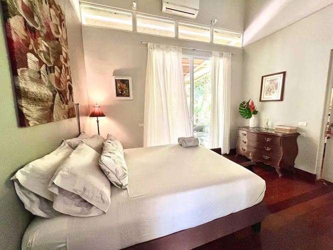 FRENTE A LA PLAYA: Casa de 2 cuartos + casa de huéspedes, Cocles