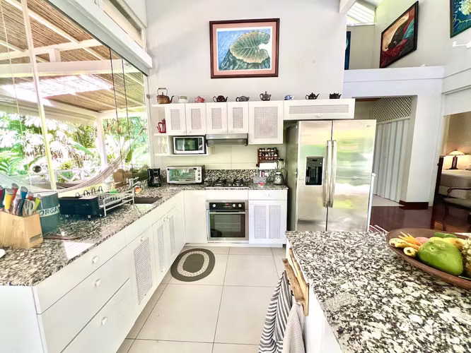 FRENTE A LA PLAYA: Casa de 2 cuartos + casa de huéspedes, Cocles