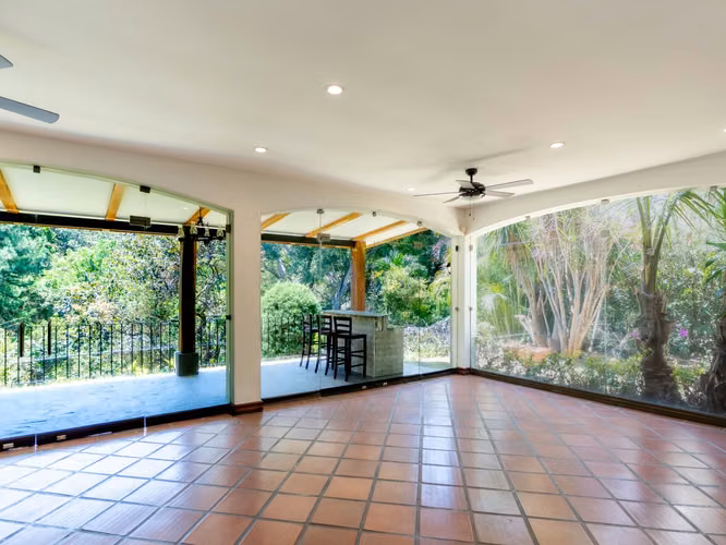 VENTA DE CASA EN CONDOMINIO EN GUACHIPELÍN DE POCAS CASAS