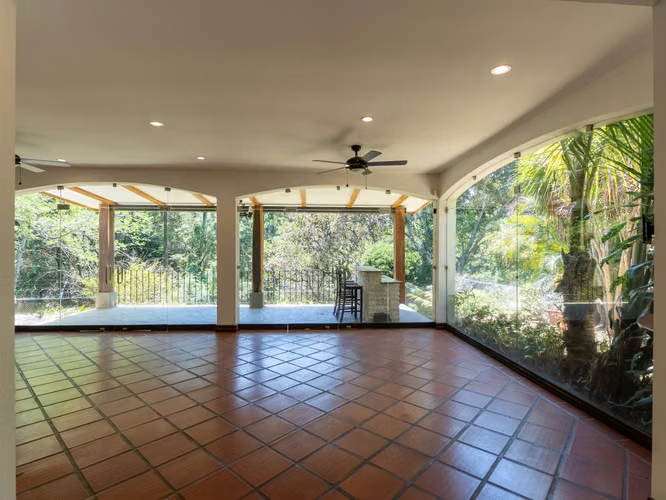 VENTA DE CASA EN CONDOMINIO EN GUACHIPELÍN DE POCAS CASAS