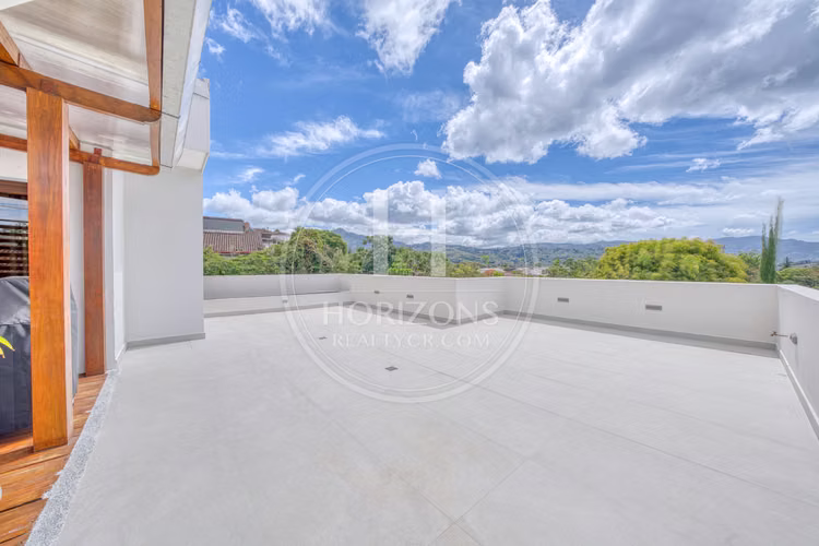 Casa de Lujo en Condominio Hacienda Gregal en Curridabat Amplios Jardines y Piscina noj1250ij - Imagen 6