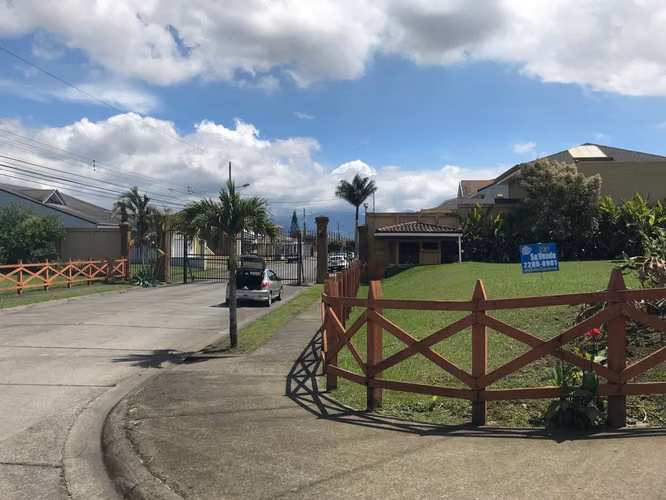 Lote esquinero en Sabanilla, Montes de Oca – Excelente ubicación y alta plusvalía LR51 - Imagen 6