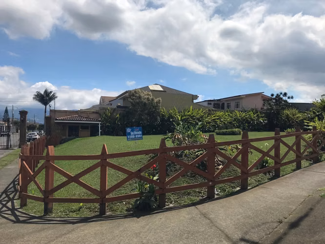 Lote esquinero en Sabanilla, Montes de Oca – Excelente ubicación y alta plusvalía LR51 - Imagen 4