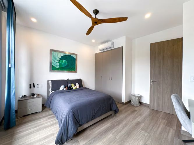 Venta de moderna y amplia casa ubicada en Santa Ana