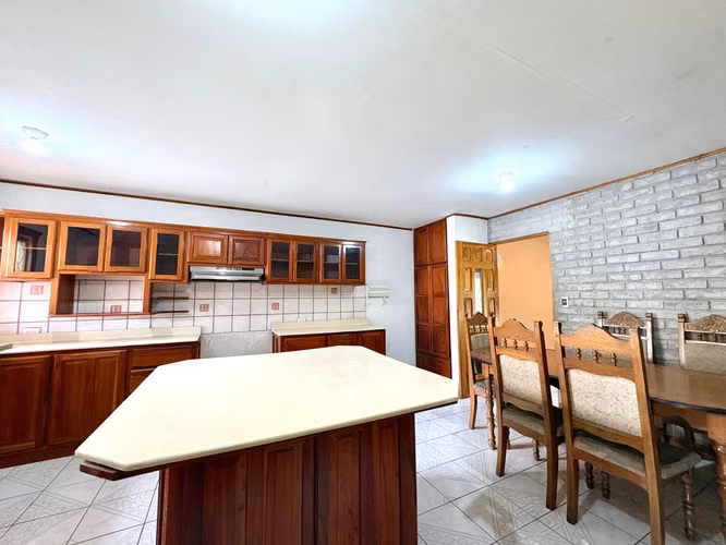 Casa en venta en Escazú de un Nivel con Uso Mixto y Gran Lote de 1.103 m² – Oportunidad Única - Imagen 8
