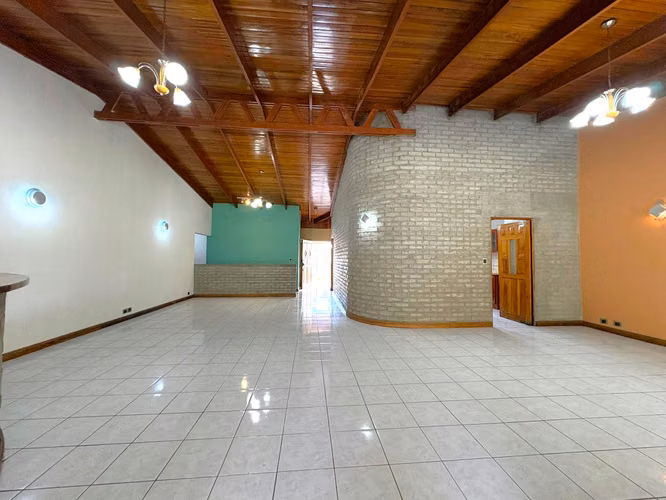 Casa en venta en Escazú de un Nivel con Uso Mixto y Gran Lote de 1.103 m² – Oportunidad Única - Imagen 5