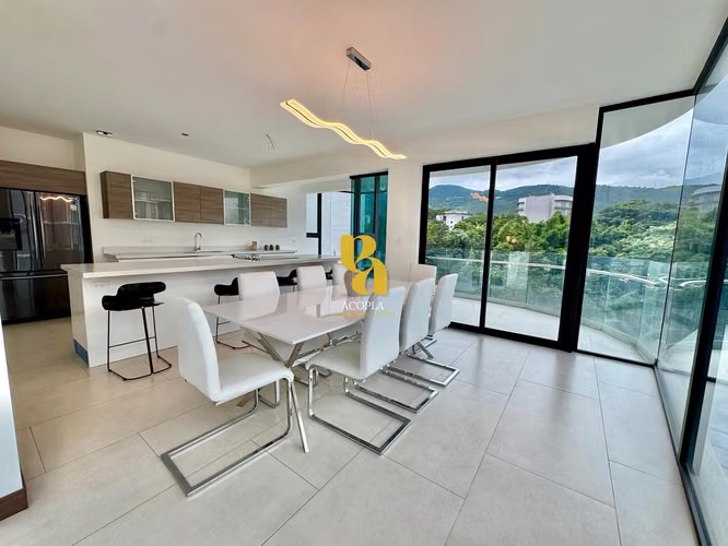 Alquiler de amplio apartamento en Escazú