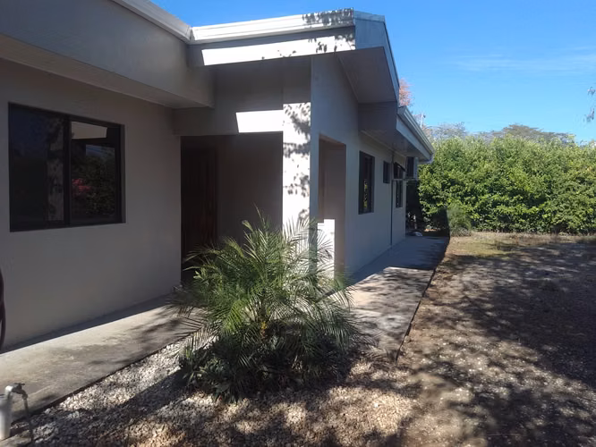 Venta de Casa con apartamento  en lote de 1406 m2 Santa Cruz Guanacaste - Imagen 2