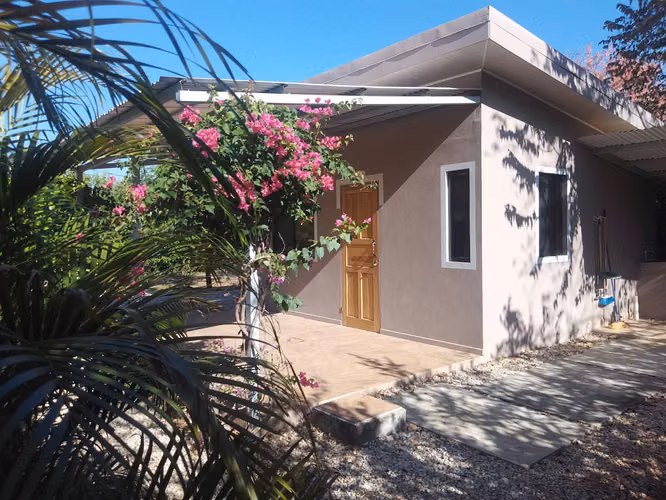 Venta de Casa con apartamento  en lote de 1406 m2 Santa Cruz Guanacaste - Imagen 3