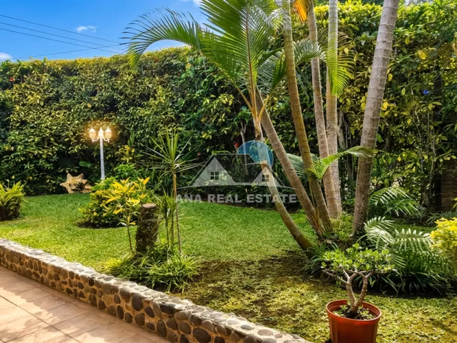 ¡REBAJADA! Casa con Apartamento y Jardines en Sabanilla | $415,000 - Imagen 18