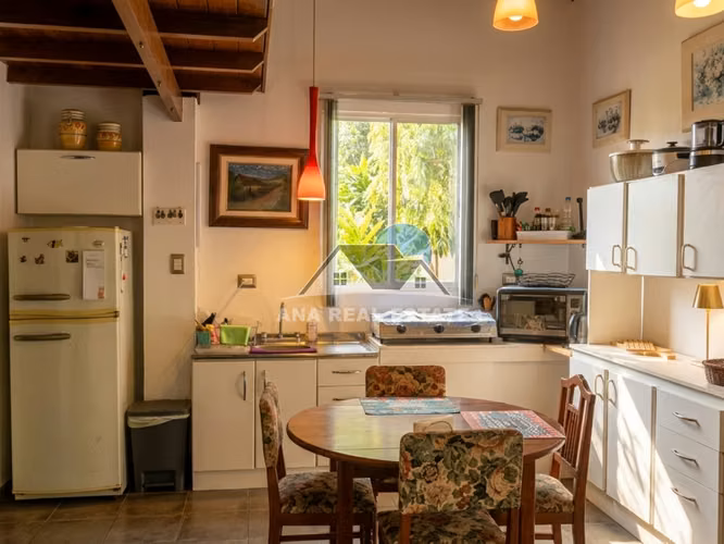 ¡REBAJADA! Casa con Apartamento y Jardines en Sabanilla | $415,000 - Imagen 6
