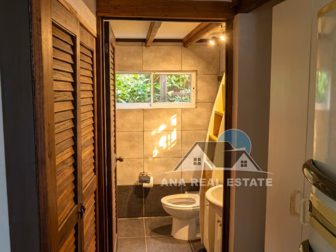 ¡REBAJADA! Casa con Apartamento y Jardines en Sabanilla | $415,000 - Imagen 12