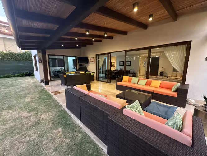 VENDO SANTA ANA LINDORA CASA EN VALLE DEL SOL AMPLIO JARDIN - Imagen 2