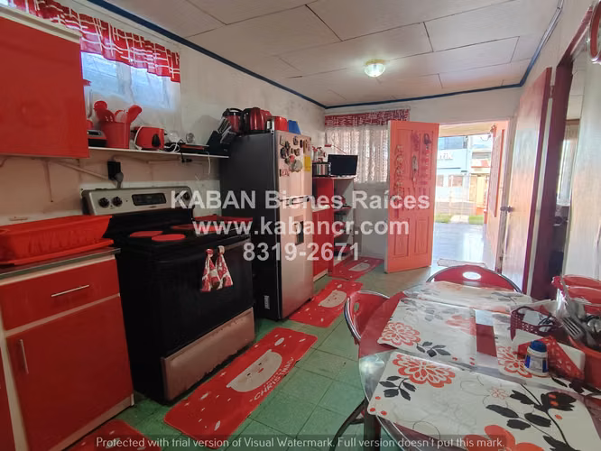 Se vende en Cartago, uso mixto. Ideal para Inversión