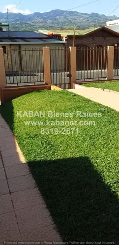 Se vende en Cartago, uso mixto. Ideal para Inversión