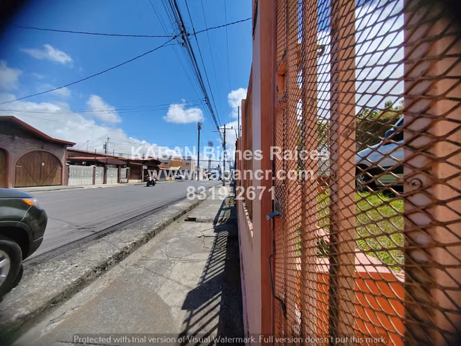 Se vende en Cartago, uso mixto. Ideal para Inversión