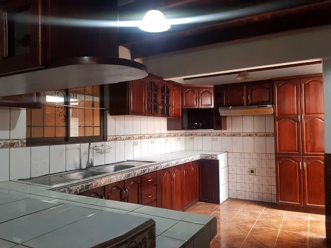 Venta de casa independiente con 4 apartamentos - Imagen 10